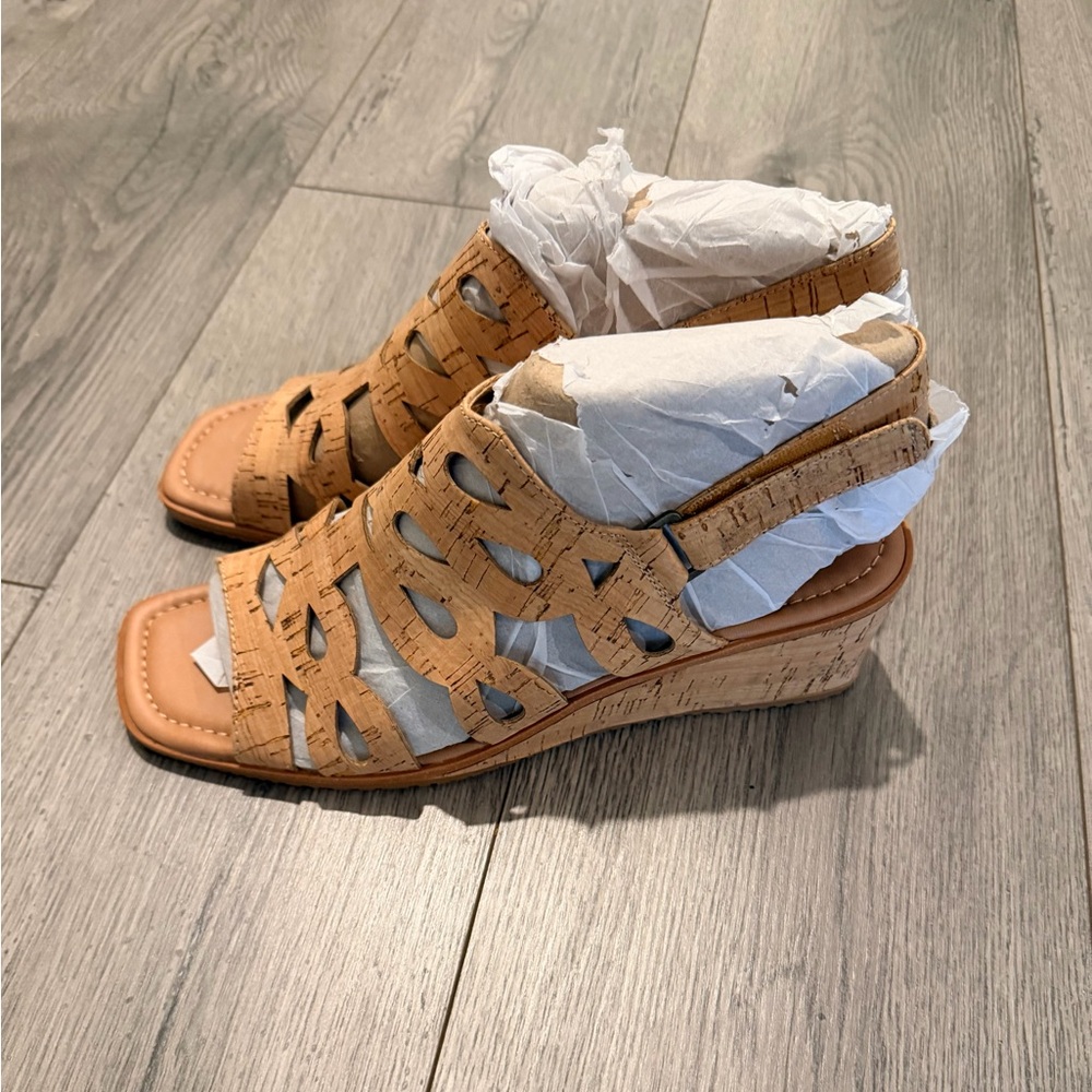 BareTraps Tan Cutout Sandals - Picture 3 of 4